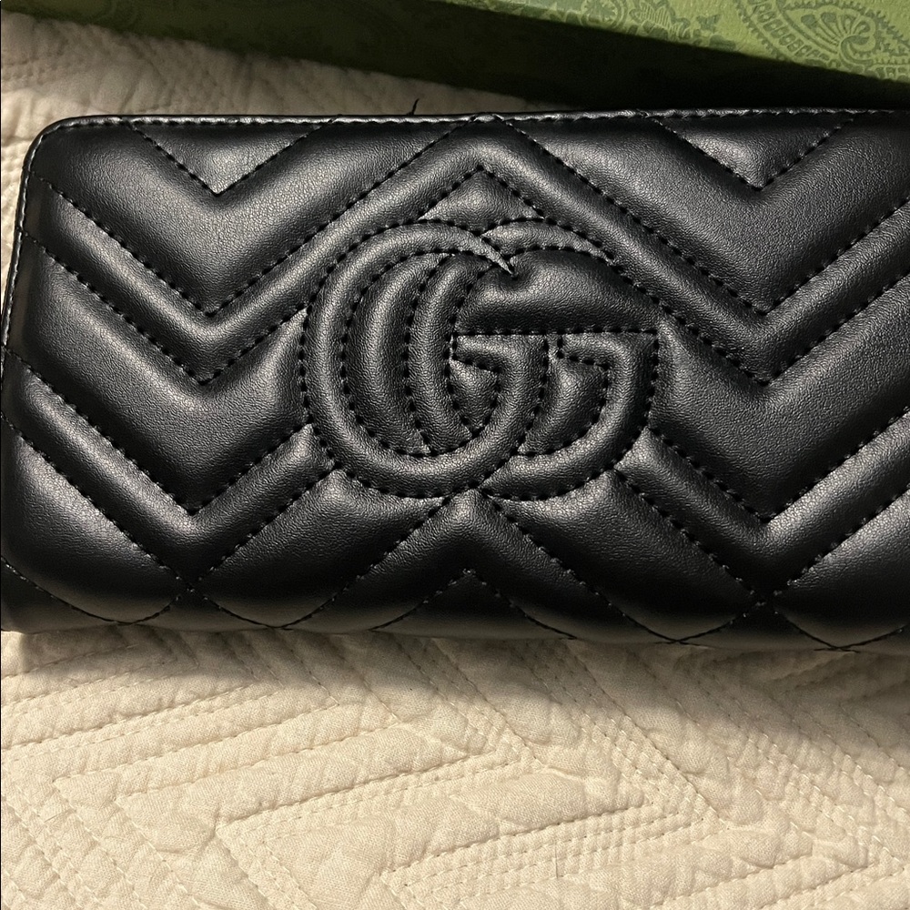 Gucci Black Quilted Leather Zip-Around Wallet with Gold Double G Hardware - Picture 3 of 16